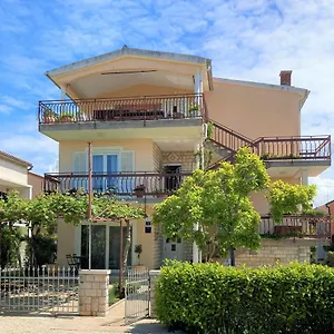 Lirio Apartman